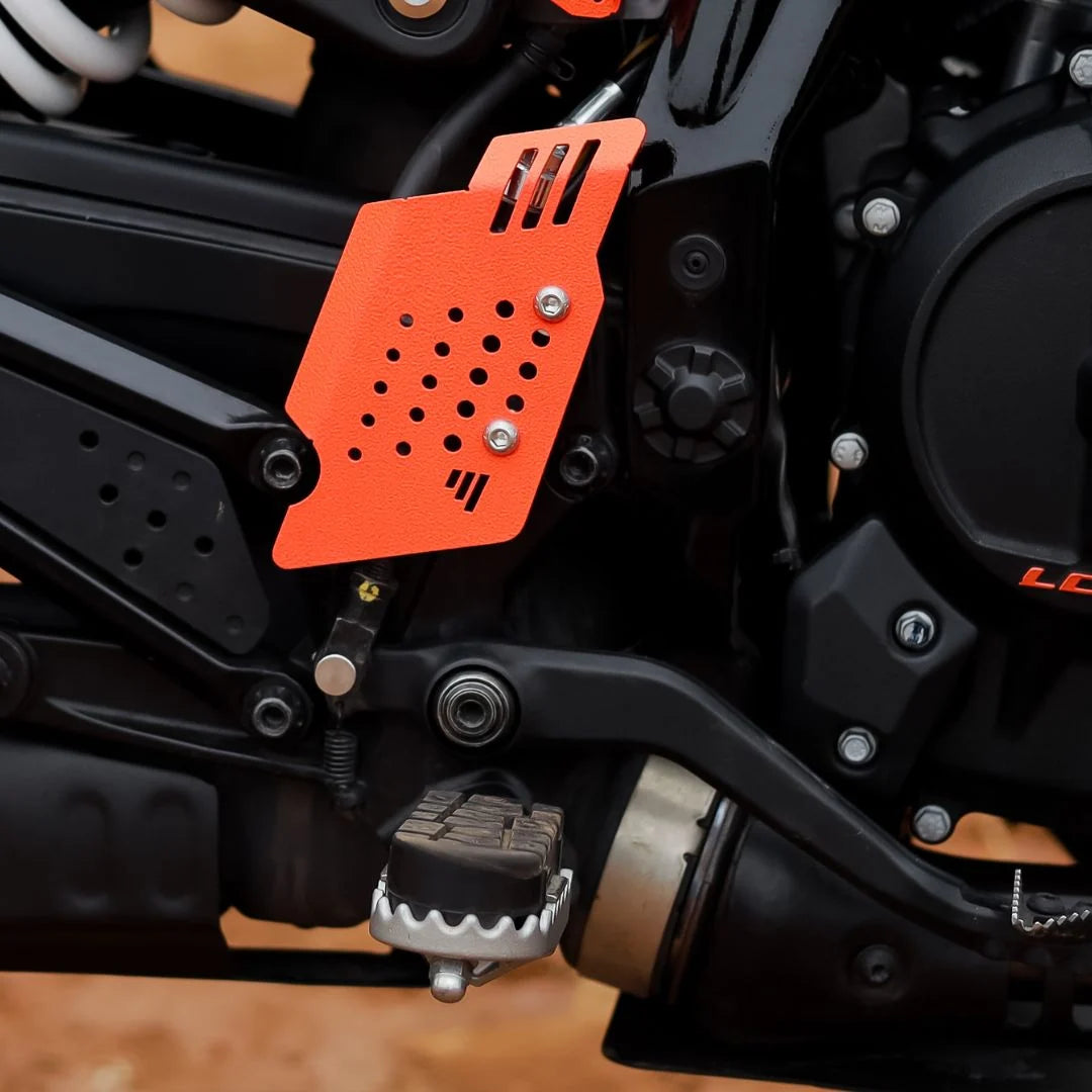 ADV 2025 250/390 MASTER CYLINDER GUARD ORANGE